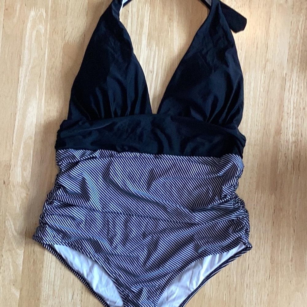 🆕️ One piece swim suit, Size XL, new